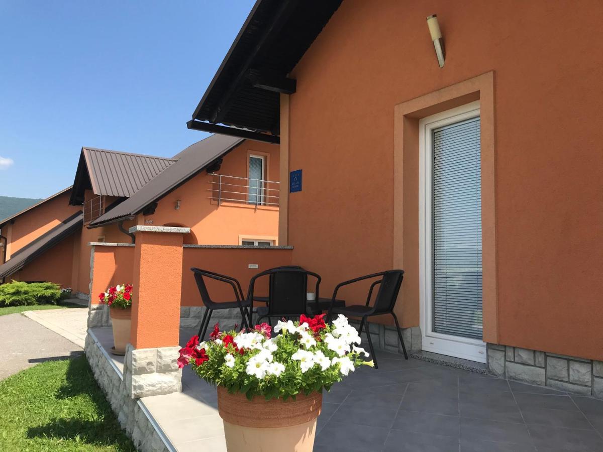 Holiday Home Bozica Licko Lesce Eksteriør billede