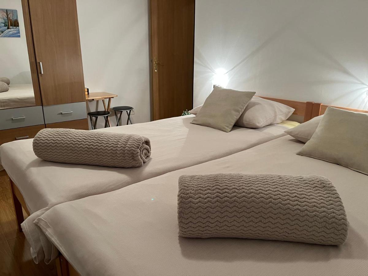 Holiday Home Bozica Licko Lesce Eksteriør billede
