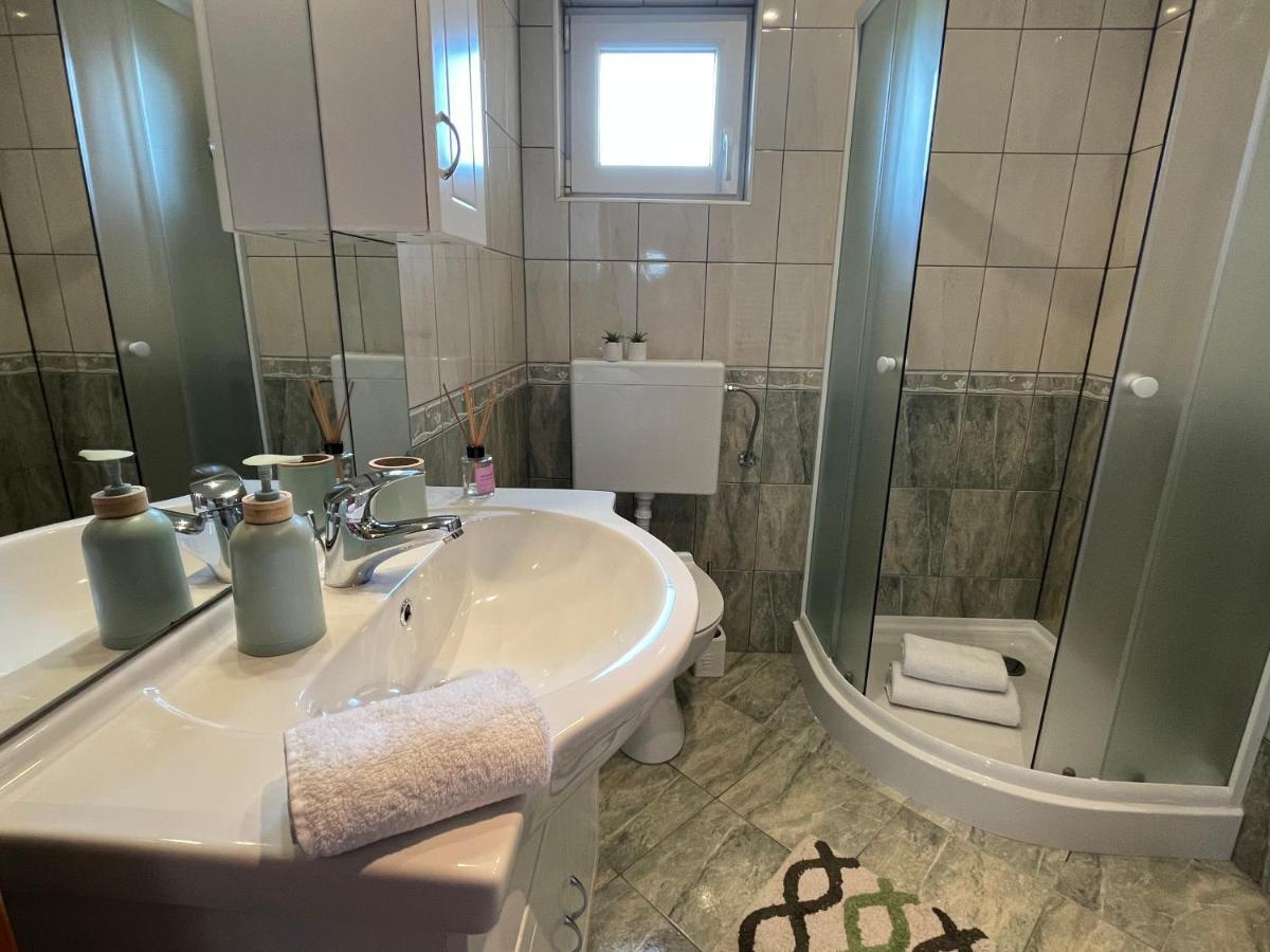 Holiday Home Bozica Licko Lesce Eksteriør billede